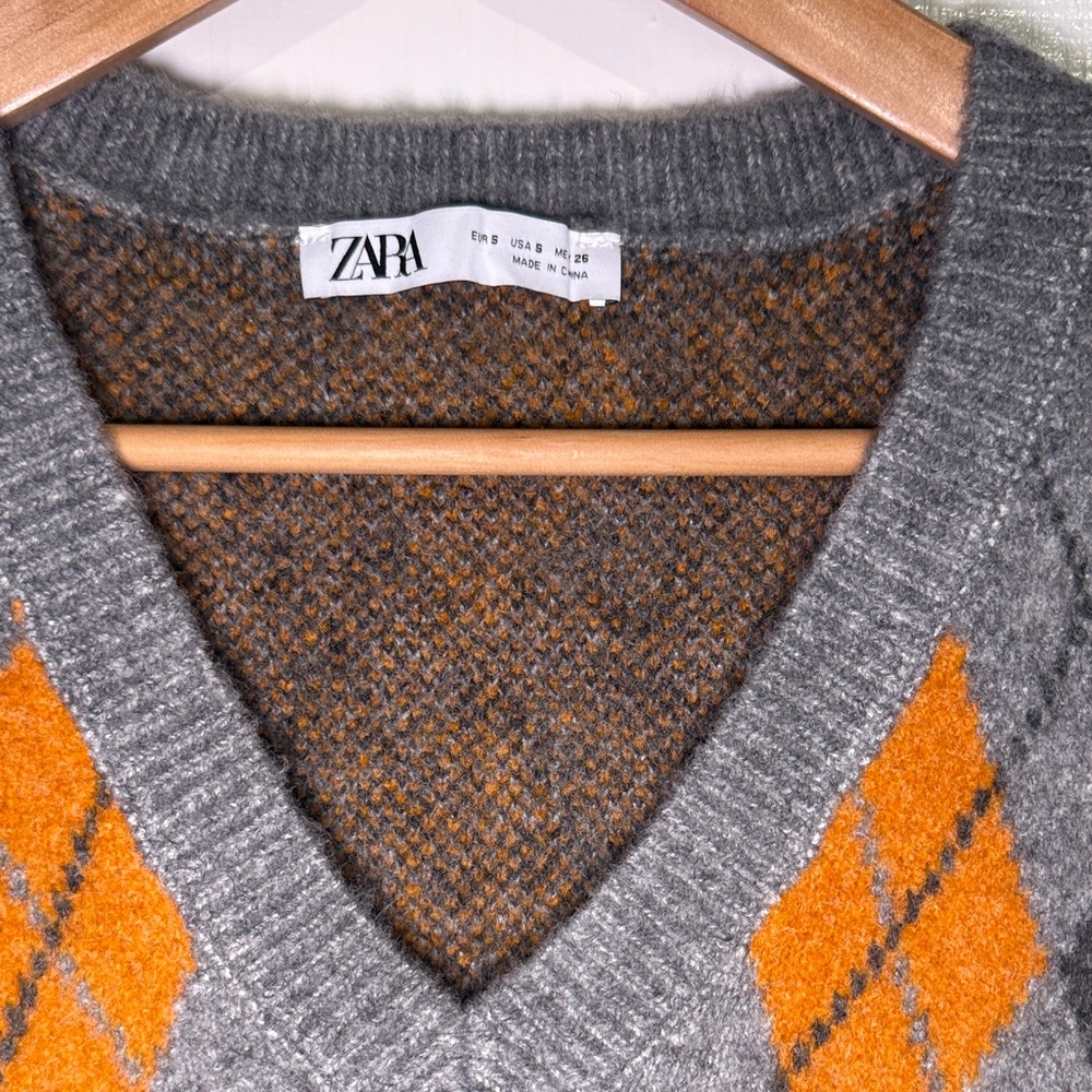 Zara Gray and Orange Argyle Knit Vest - Picture 2 of 5